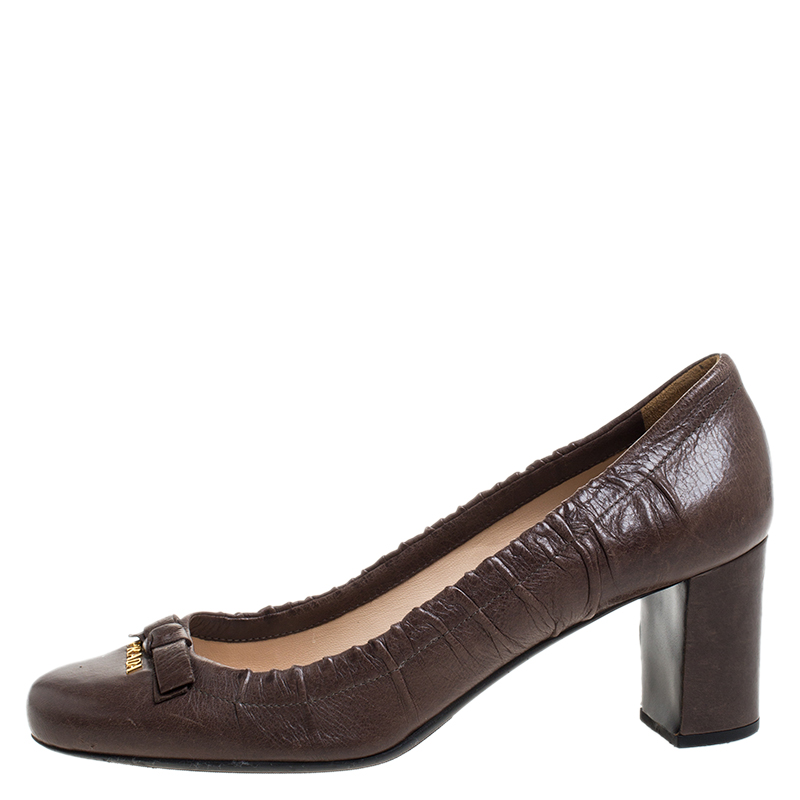 

Prada Brown Leather Scrunch Bow Round Toe Pumps Size
