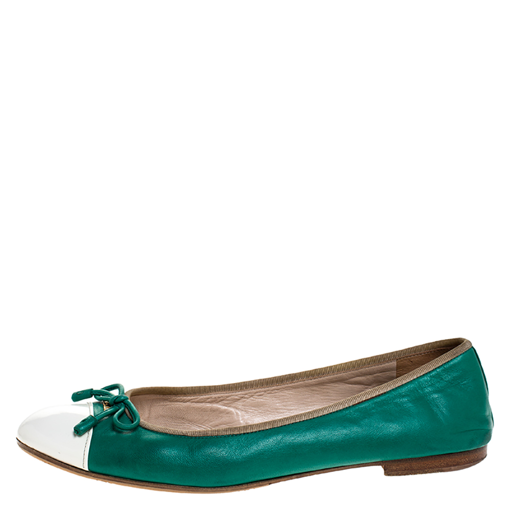 

Prada Green/White Leather Bow Cap Toe Ballet Flats Size