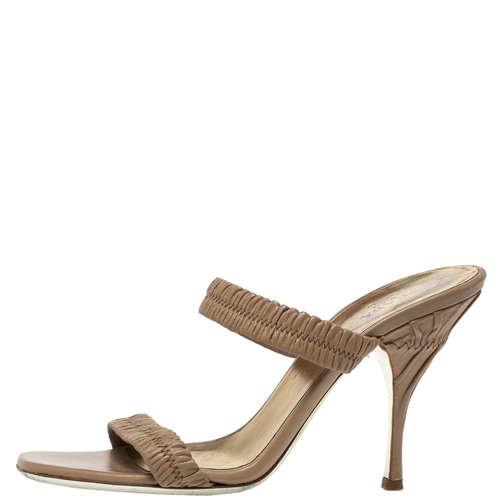 

Prada Beige Matelassé Leather Open Toe Slide Sandals Size