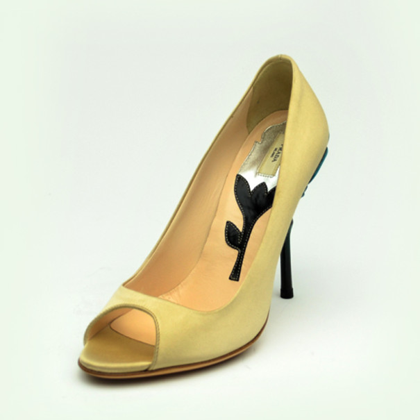 مملوكة مسبقًا Prada Floral Heel Nude Satin Peep Toe Pumps Size 36.5