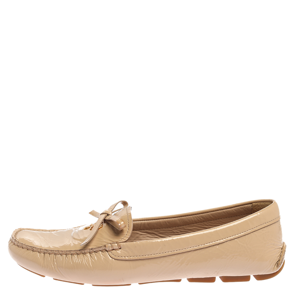 

Prada Beige Patent Leather Bow Loafers Size