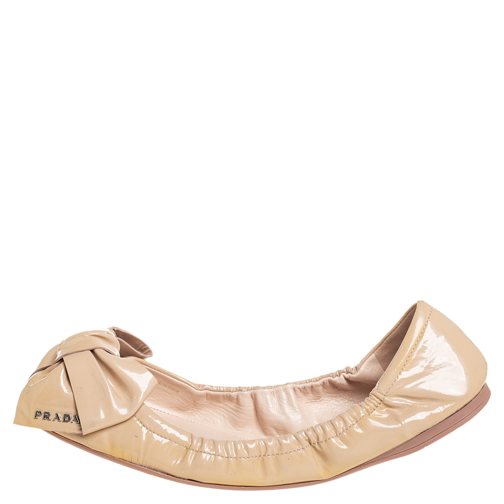 

Prada Beige Patent Leather Bow Logo Scrunch Ballet Flats Size