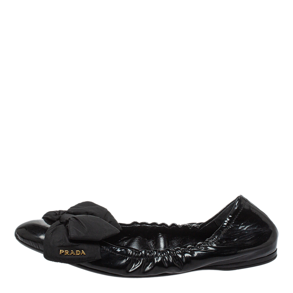 

Prada Black Patent Leather And Fabric Scrunch Flats Size