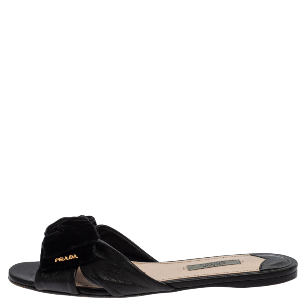 

Prada Black Velvet and Leather Bow Slide Flat Size