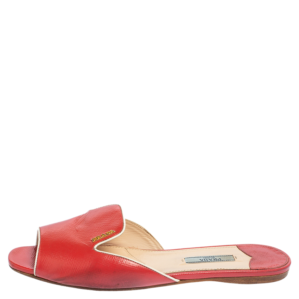 

Prada Red Patent Leather Flat Slides Size