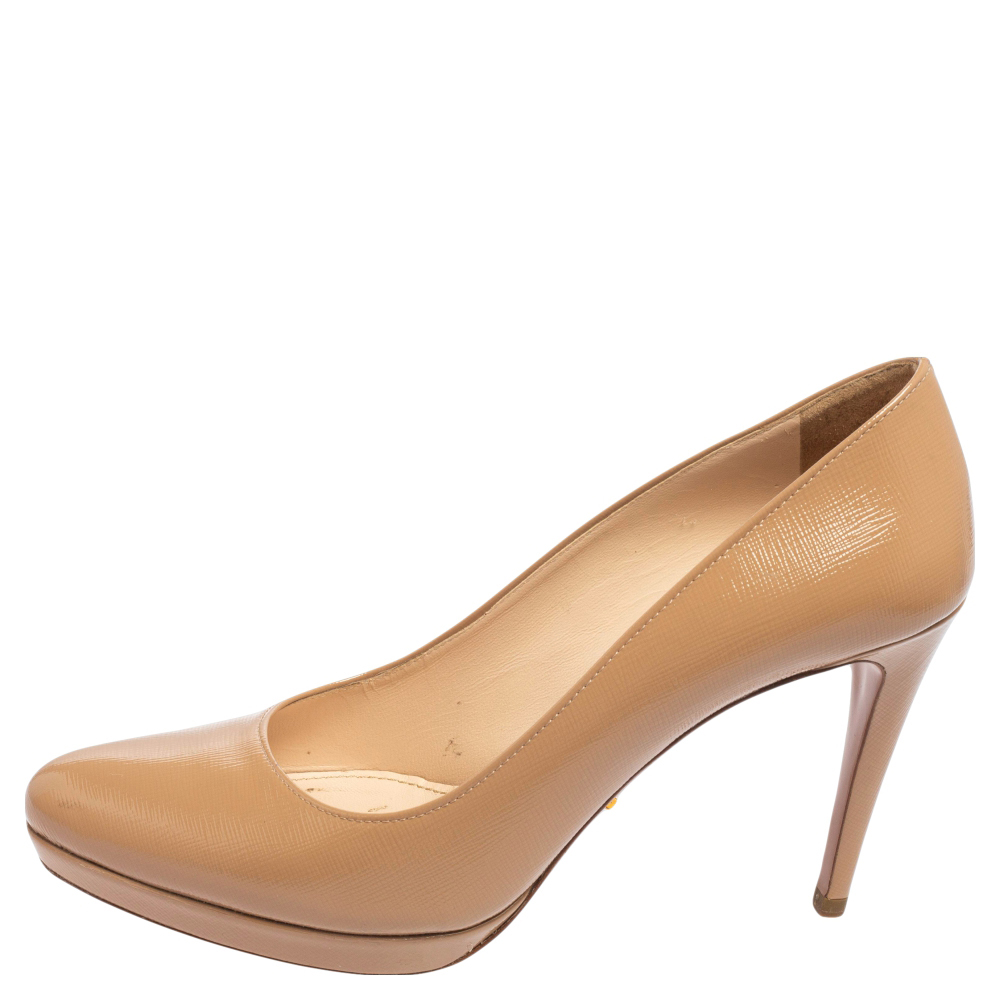 

Prada Beige Saffiano Patent Leather Pointed Toe Pumps Size