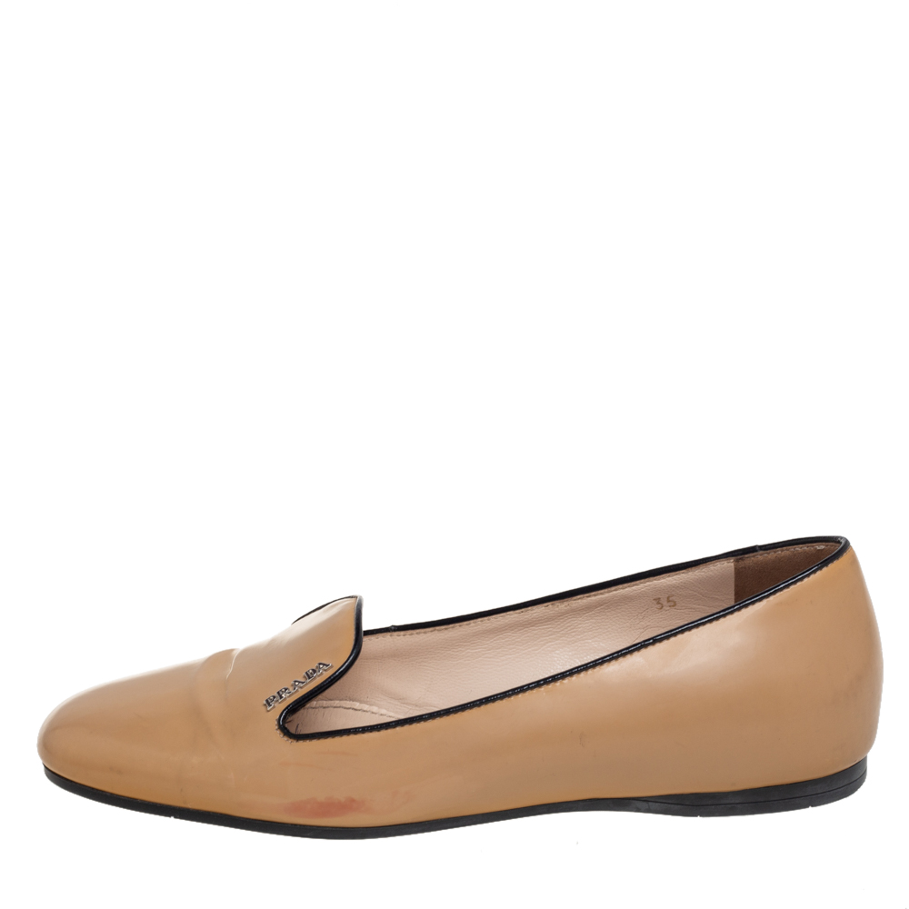 

Prada Beige Patent Leather Smoking Flats Size