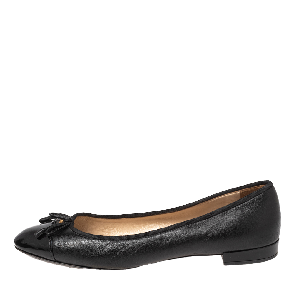 

Prada Black Patent And Leather Bow Cap Toe Ballet Flats Size