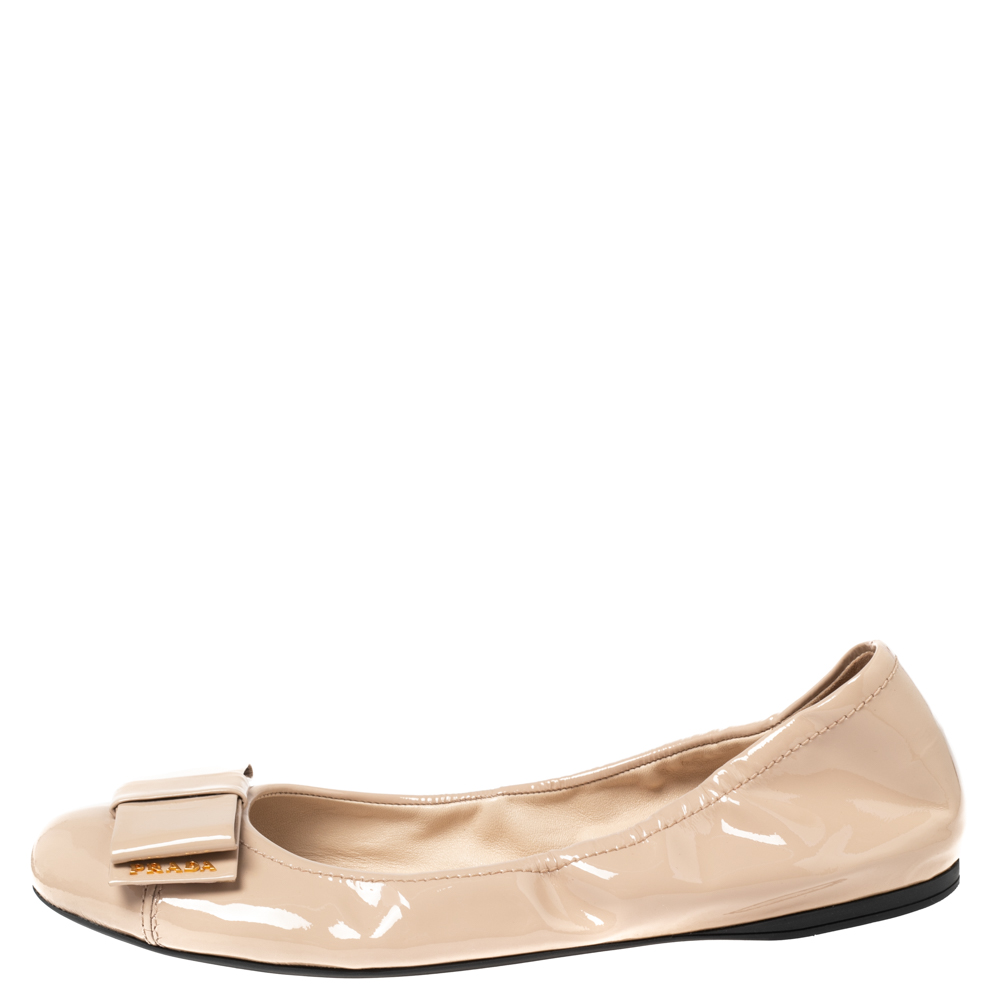 

Prada Nude Patent Leather Bow Scrunch Ballet Flats Size, Beige