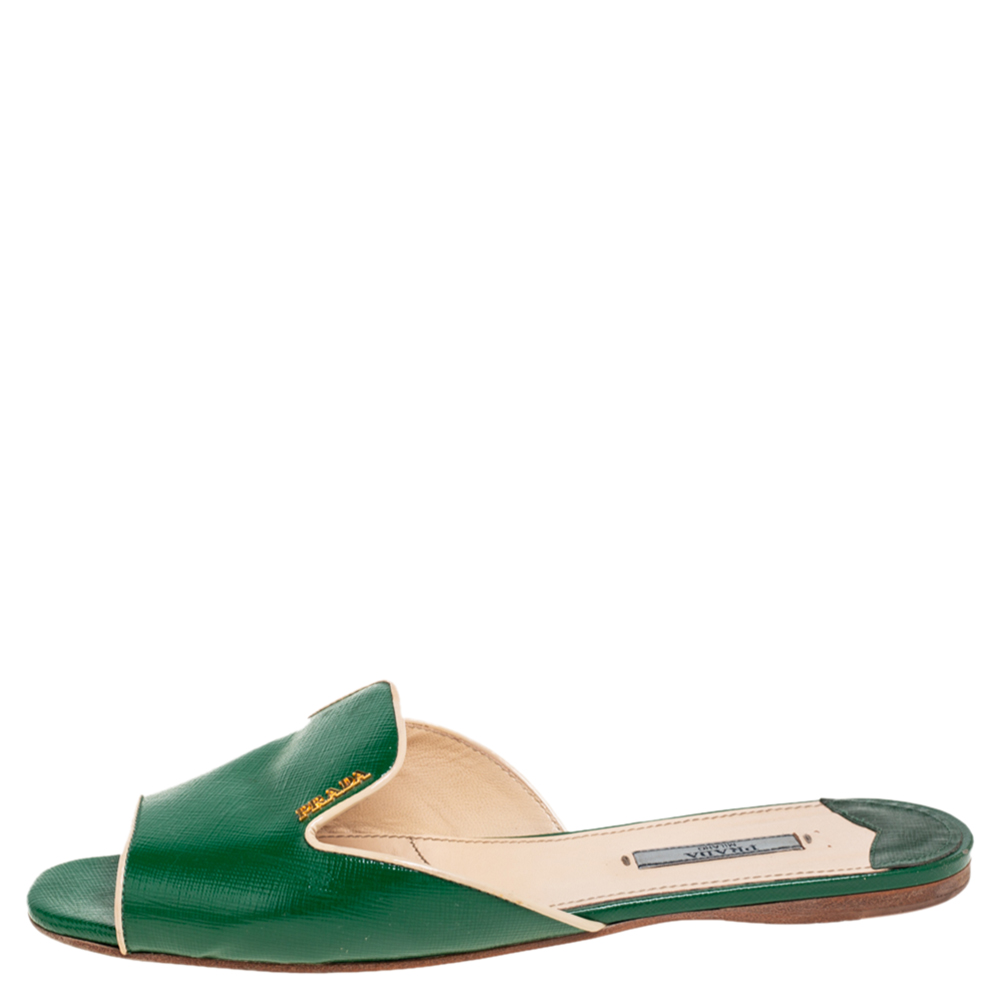 

Prada Green Saffiano Patent Leather Flat Slides Size