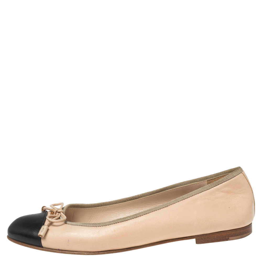 

Prada Beige/Black Leather Cap-Toe Bow Detail Ballet Flats Size