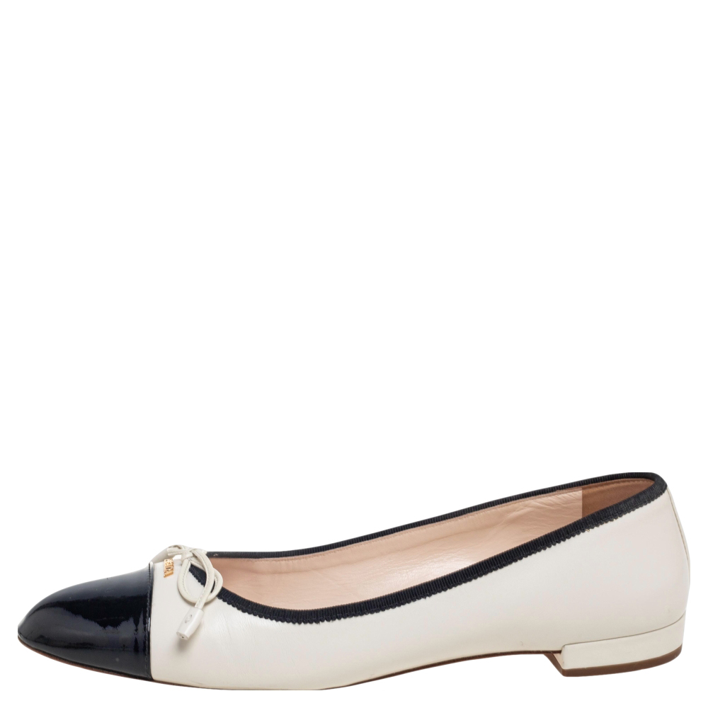 

Prada Cream/Black Leather And Patent Bow Cap Toe Ballet Flats Size