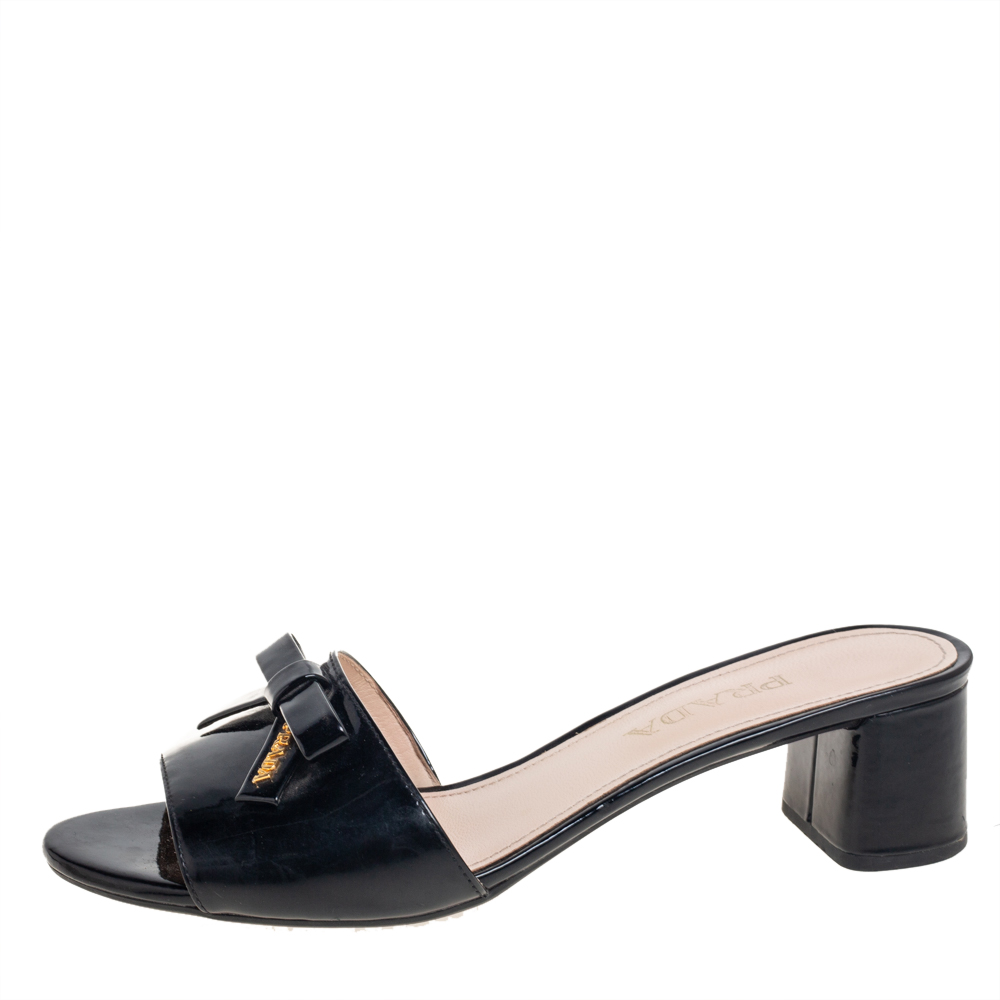 

Prada Black Patent Leather Bow Slide Sandals Size