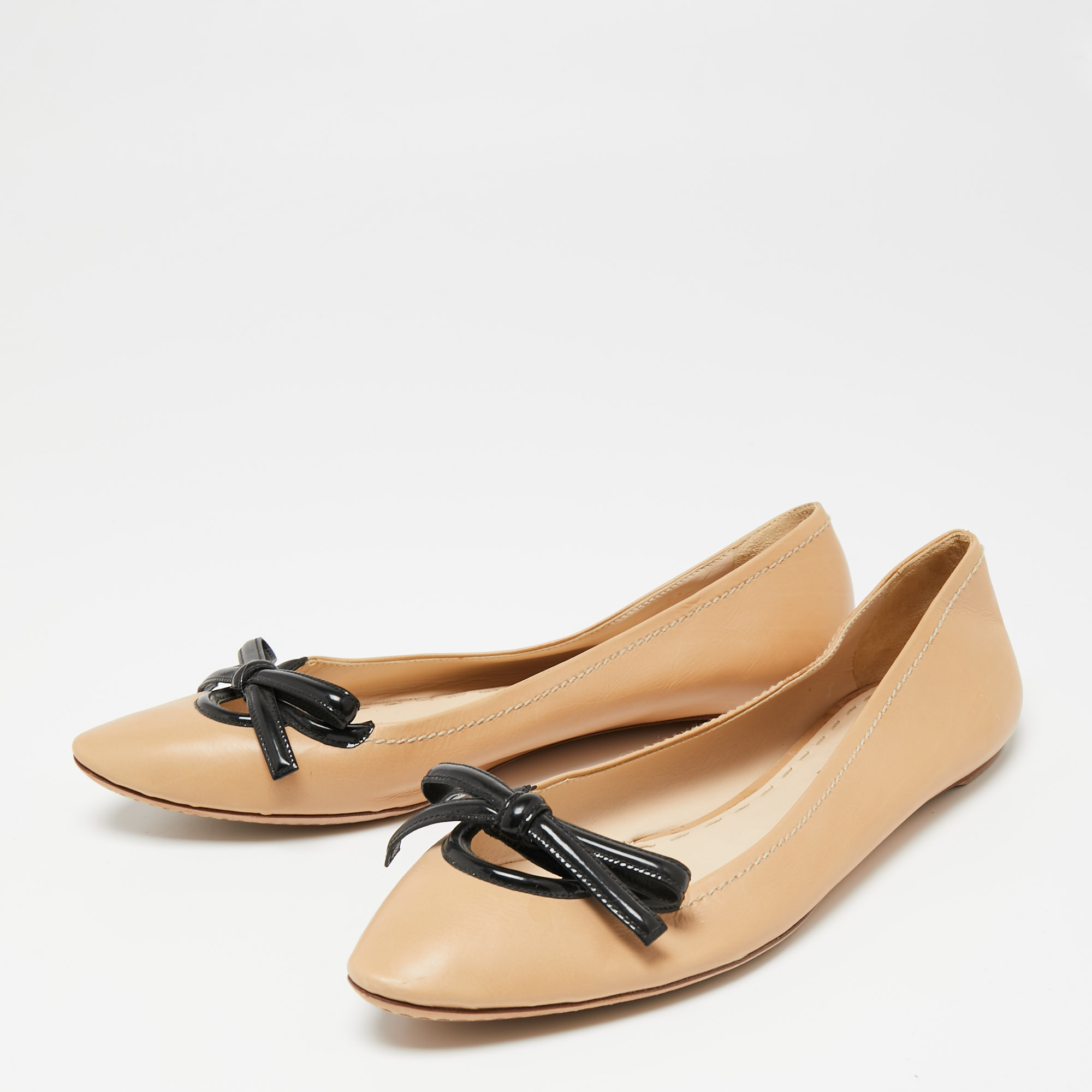 

Prada Beige/Black Leather Bow Detail Ballet Flats Size