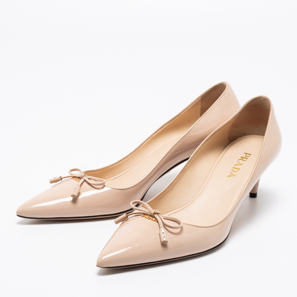 

Prada Beige Patent Leather Bow Pointed-Toe Pumps Size