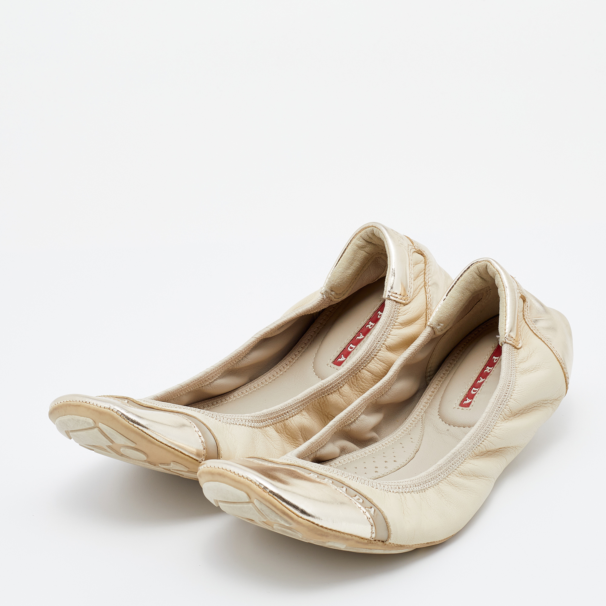 

Prada Cream/Gold Leather Scrunch Ballet Flats Size