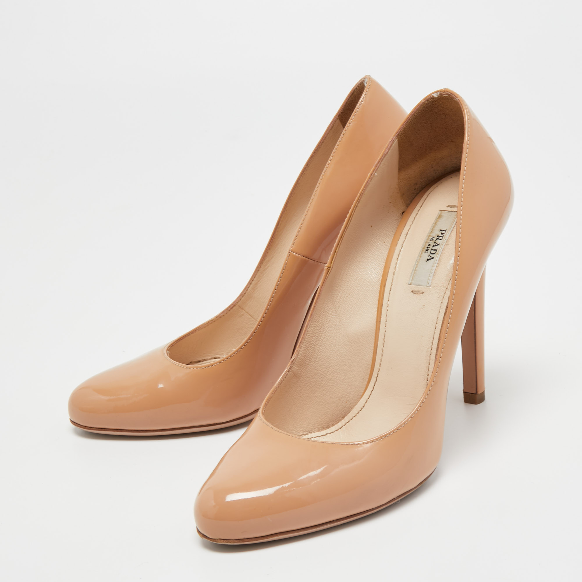 

Prada Beige Patent Leather Pumps Size