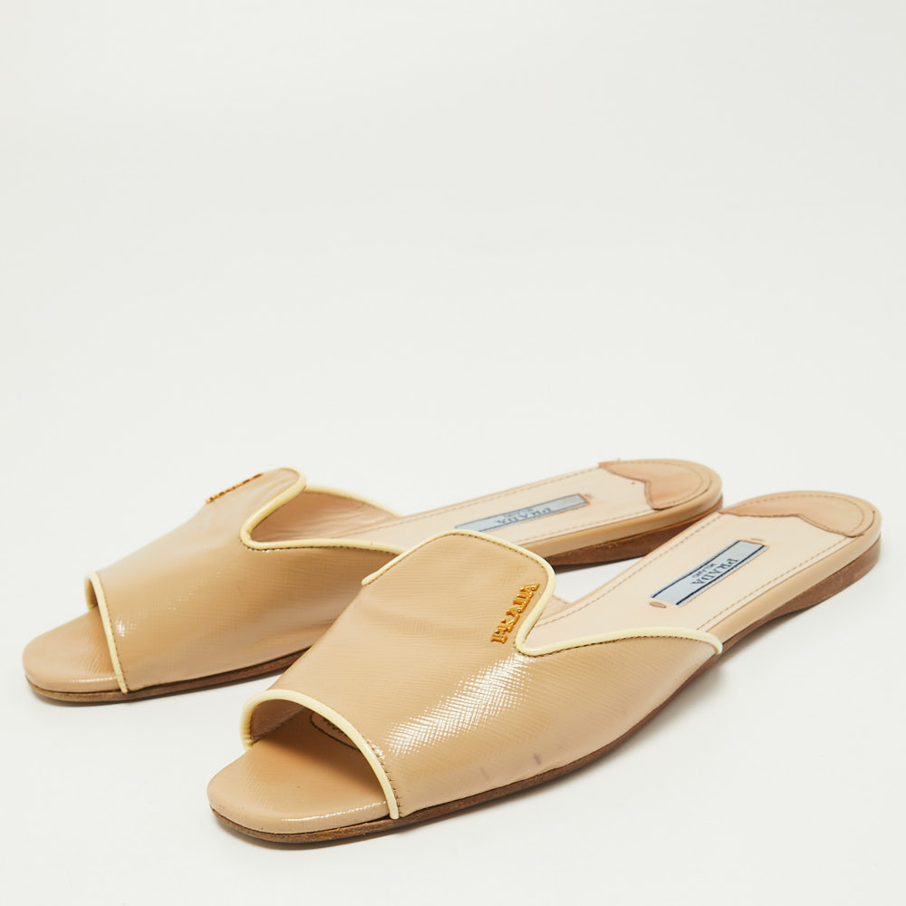 

Prada Beige Patent Leather Flat Slides Size