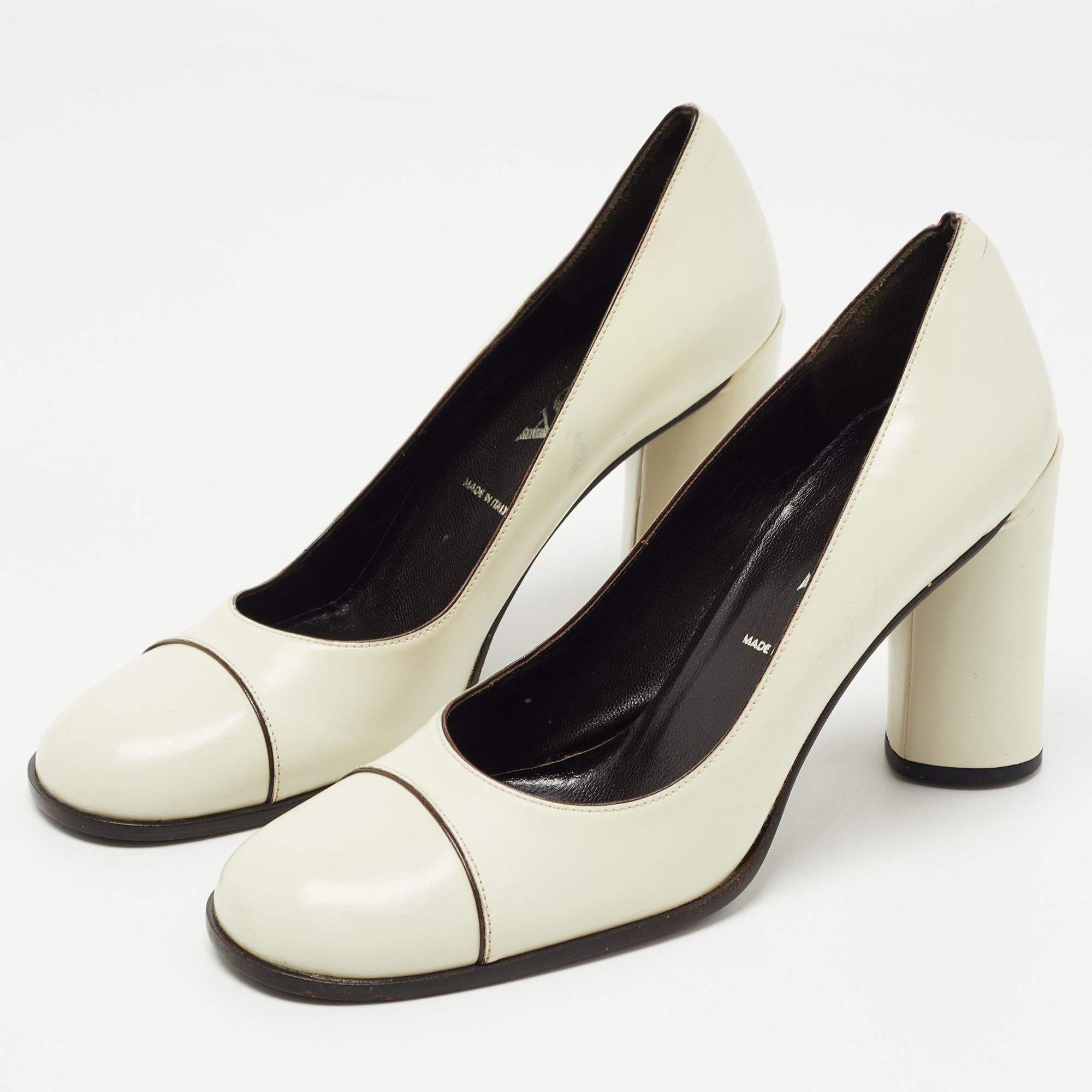 

Prada Cream Leather Round Toe Pumps Size