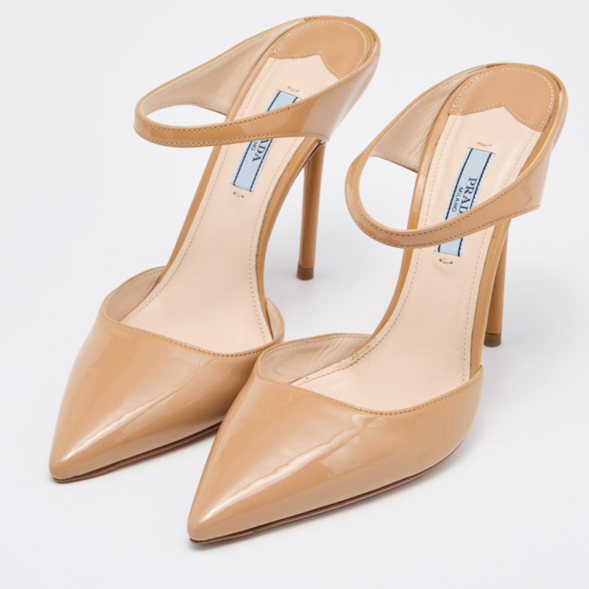 

Prada Beige Patent Leather Pointed Toe Mules Size