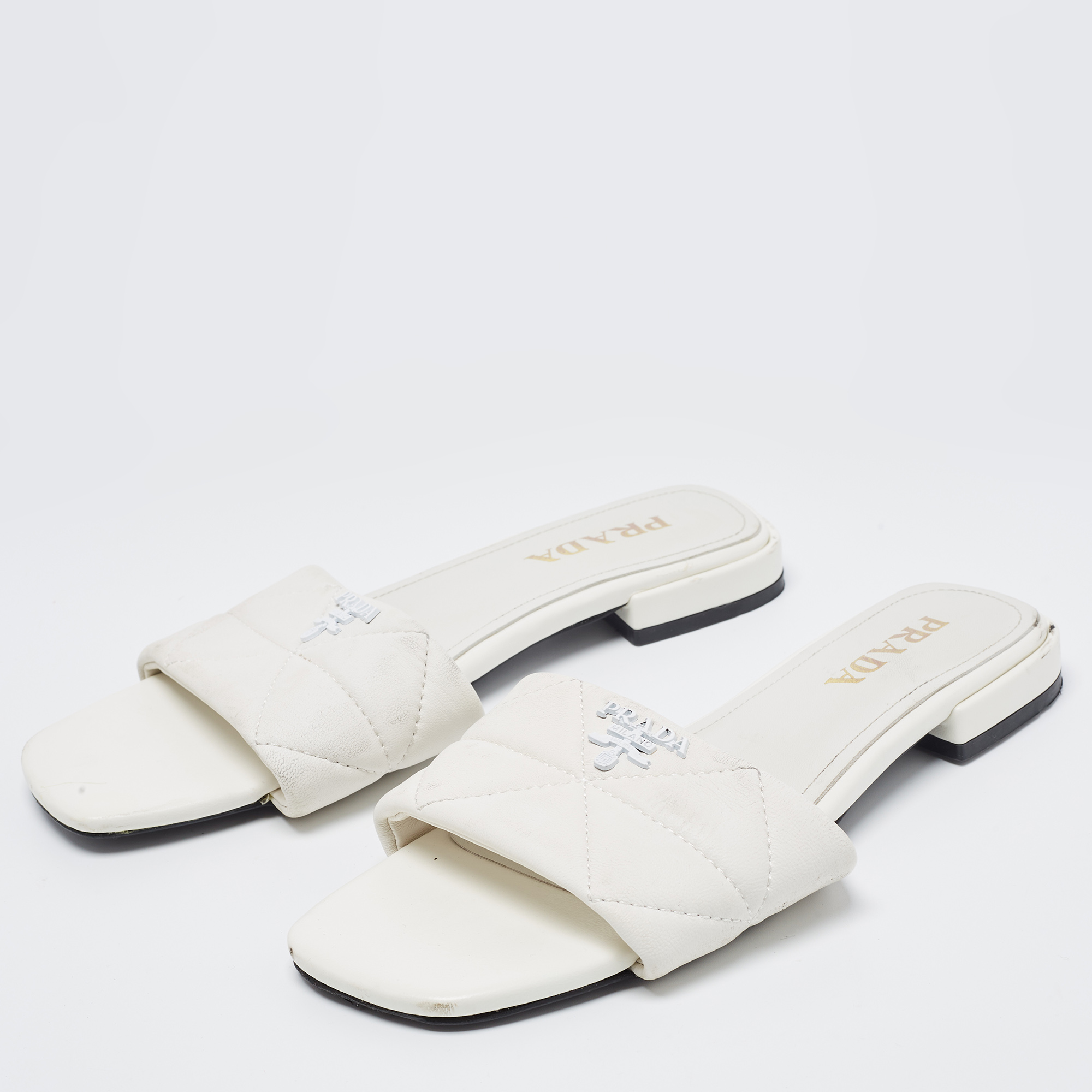 

Prada White Quilted Leather Logo Slides Size