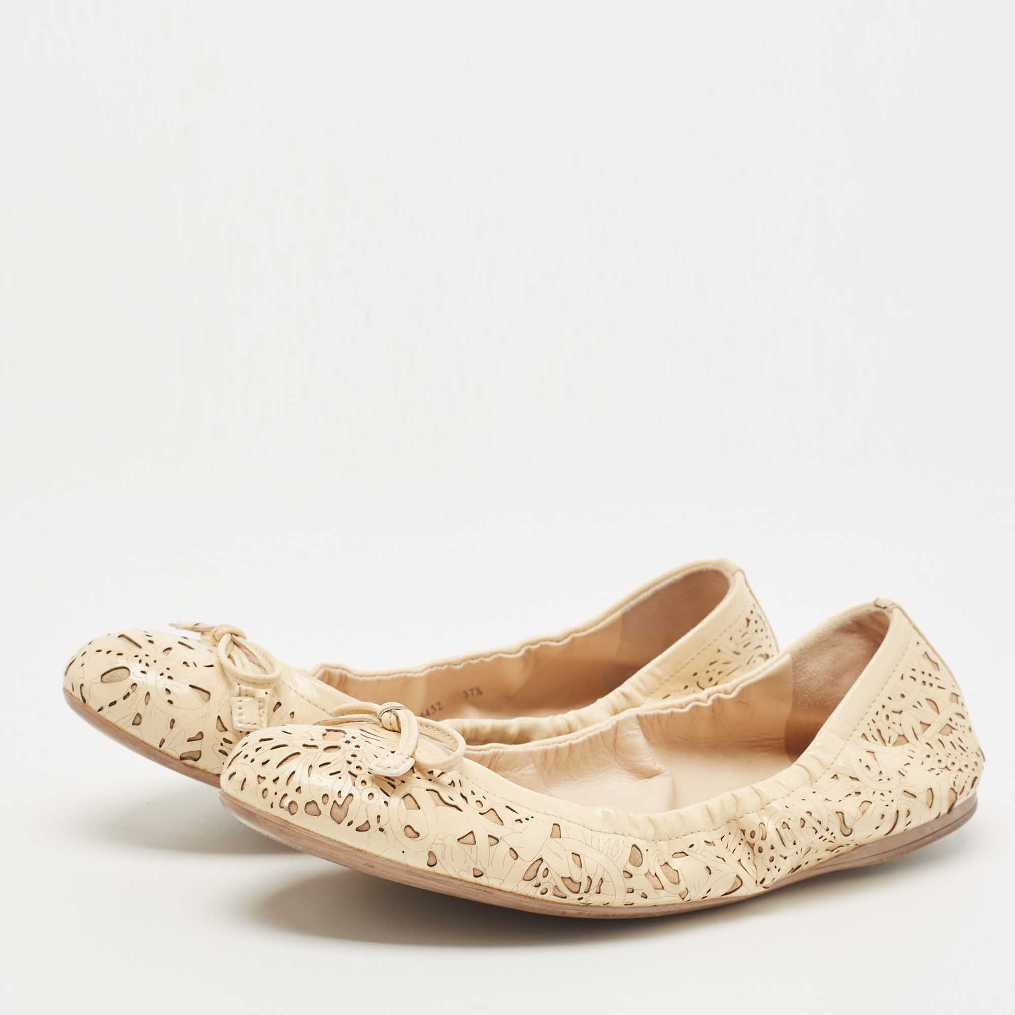 

Prada Beige Laser Cut Patent Leather Bow Ballet Flats Size