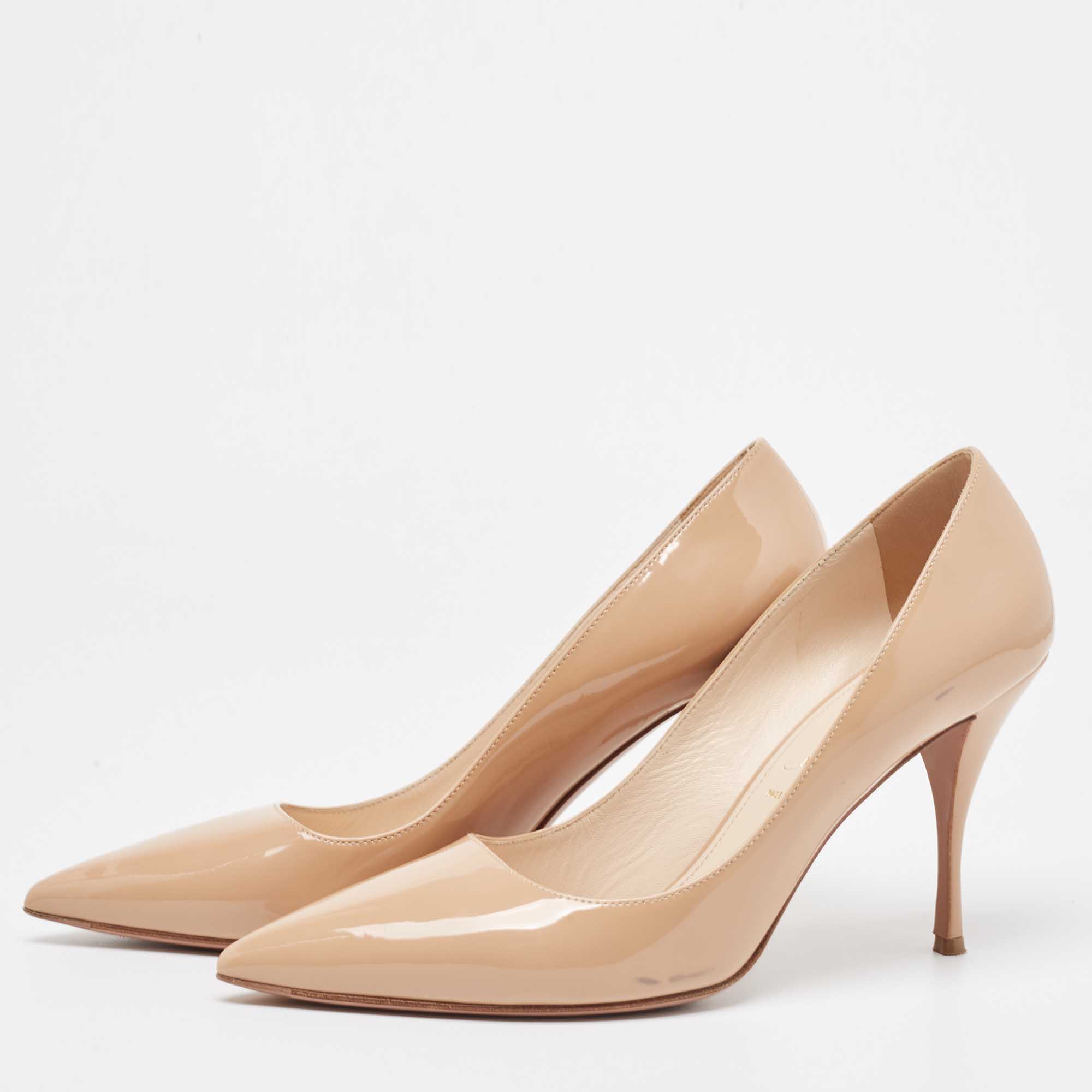 

Prada Beige Patent Leather Pointed Toe Pumps Size
