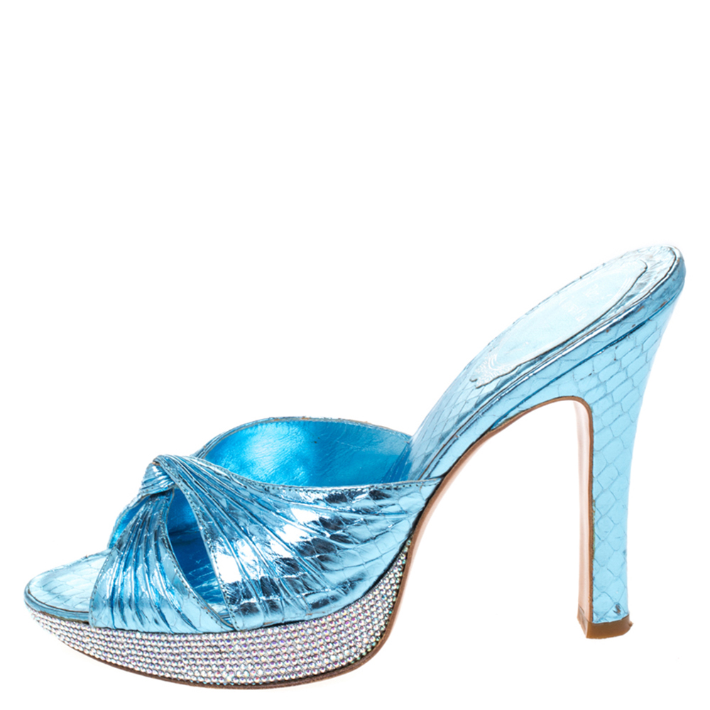 

Ren÷ Caovilla Metallic Blue Crystal Embellished Python Embossed Leather Knot Platfrom Sandals Size
