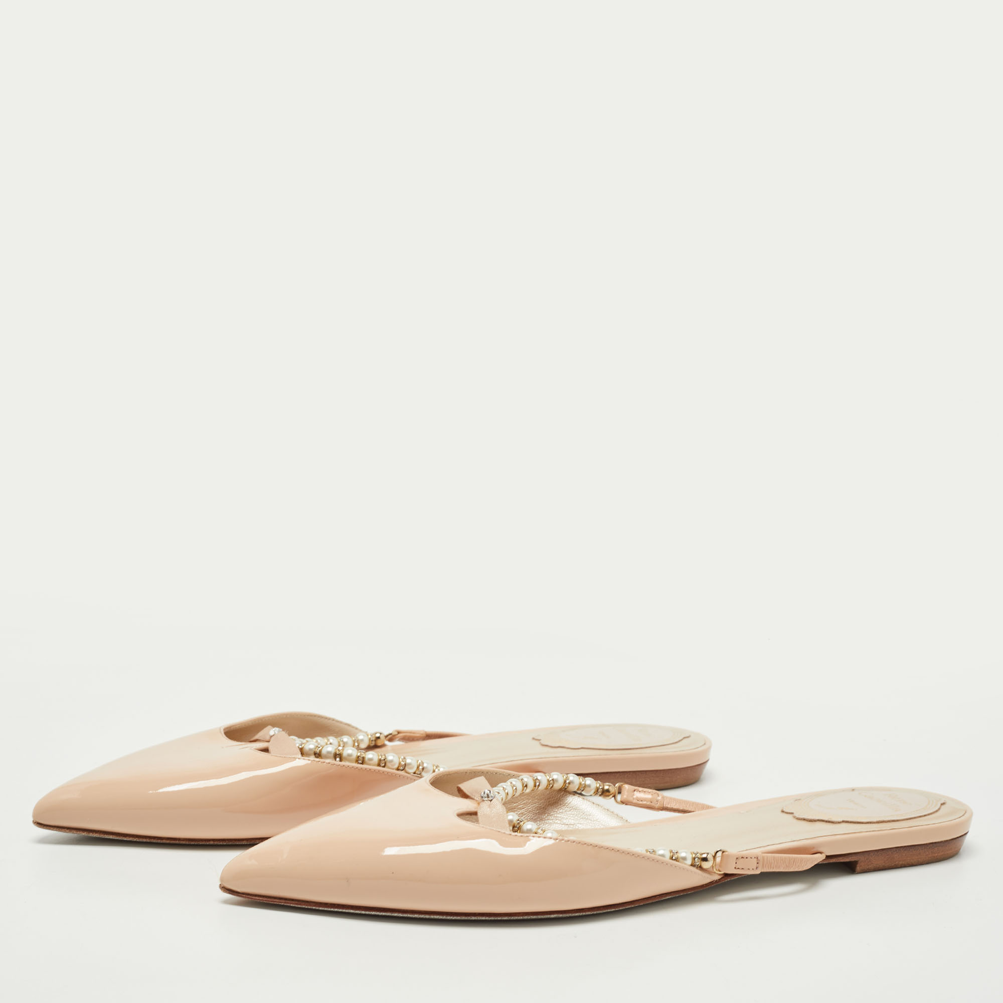 

Renè Caovilla Beige Patent Leather Pearl Embellished Pointed Toe Flat Slides Size