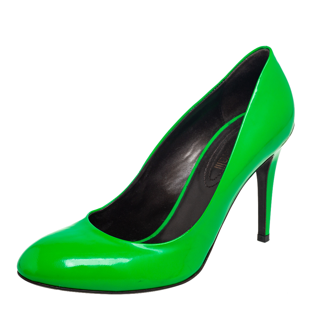 This pair of pumps from Roberto Cavalli promises style and comfort throughout the day. Covered in an impressive neon green shade these patent leather shoes feature gold tone hardware round toe and 9.5cm heels.