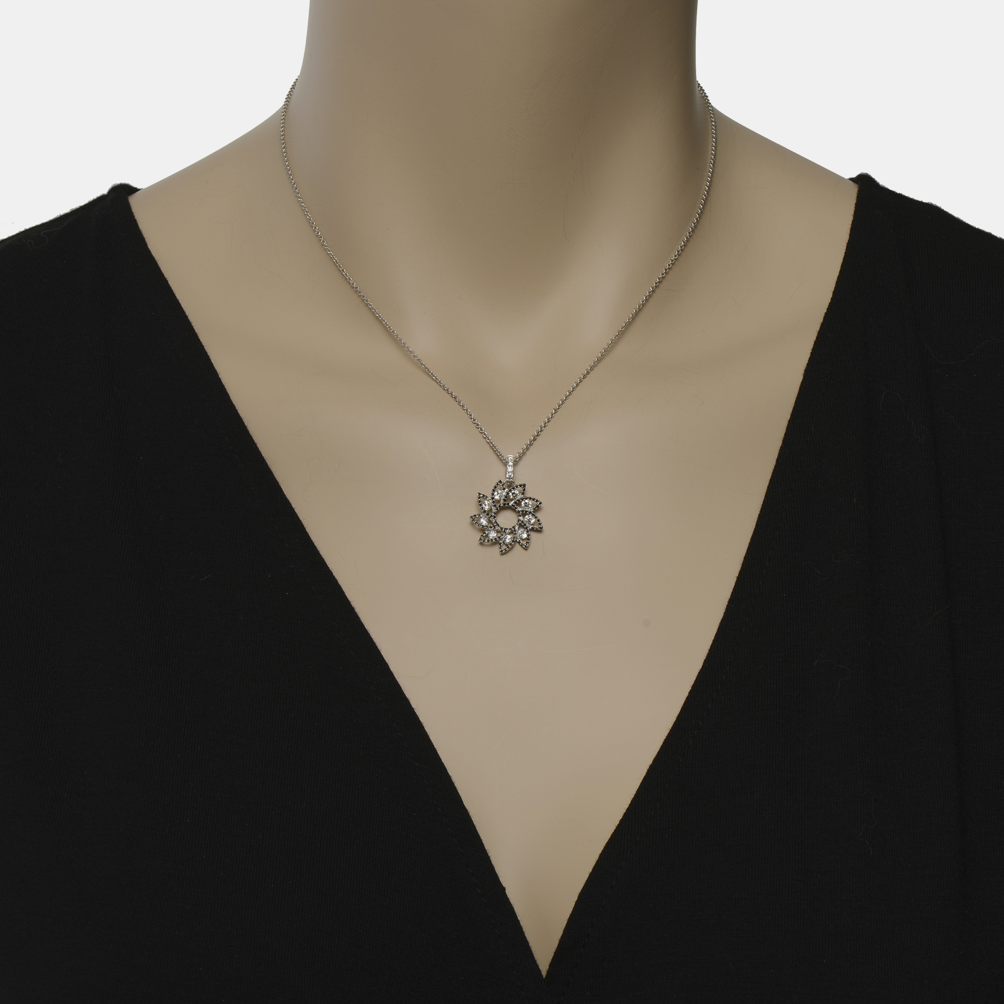 

Roberto Coin Classic 18K White Gold Diamond 0.79ct. tw. Flower Pendant Necklace