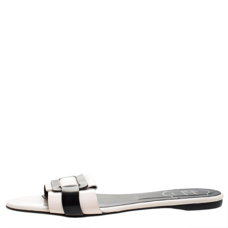 

Roger Vivier Cream/Black Leather Pilgrim De Jour Flat Slides Size