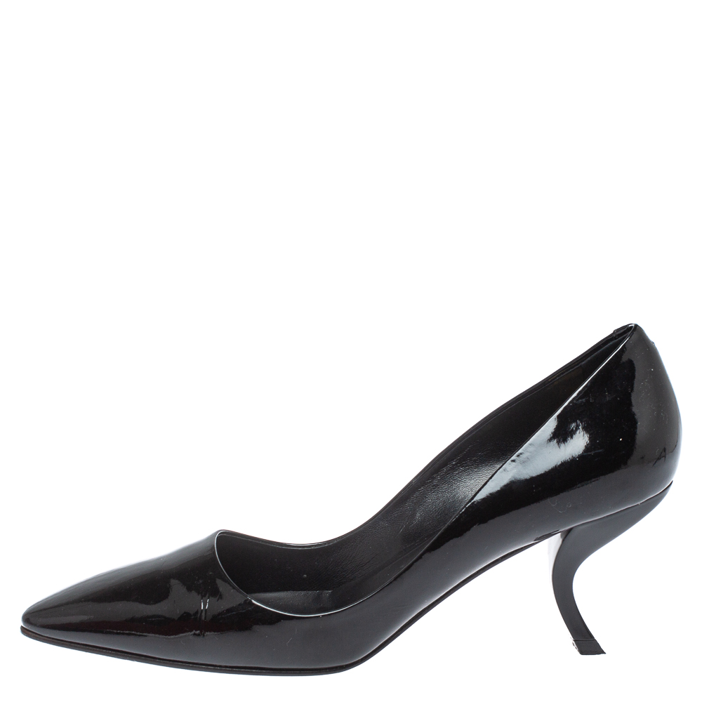 

Roger Vivier Black Patent Leather Pointed Toe Pumps Size