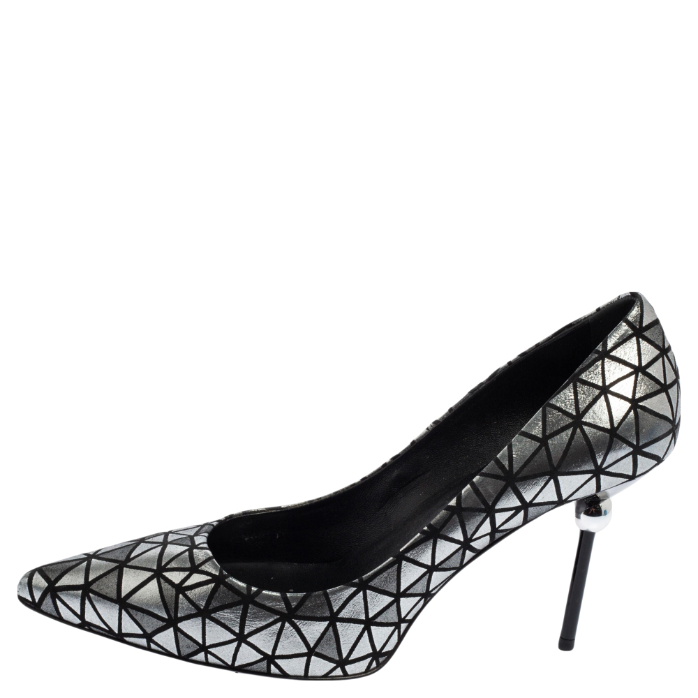 

Roger Vivier Black/Grey Leather Pointed Toe Pumps Size