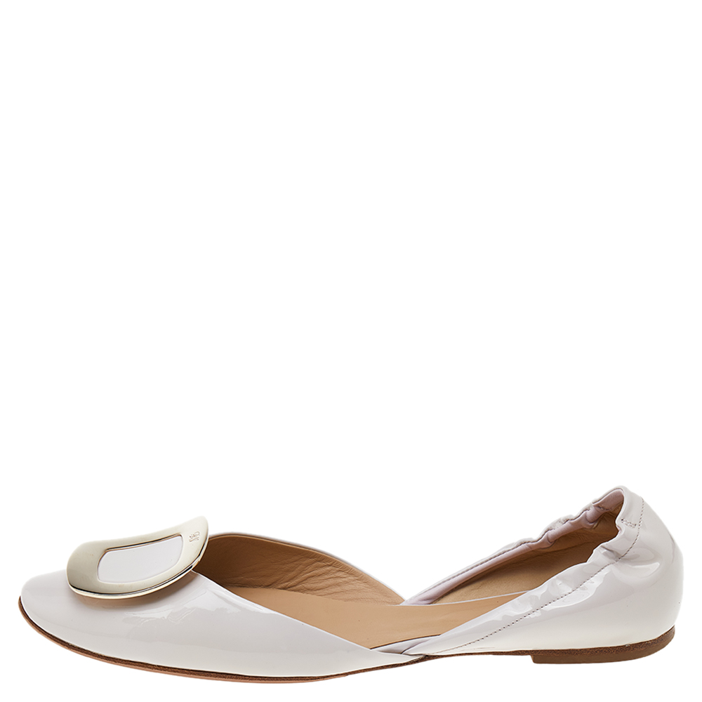

Roger Vivier Off-White Patent Leather Chips Buckle D'orsay Ballet Flats Size