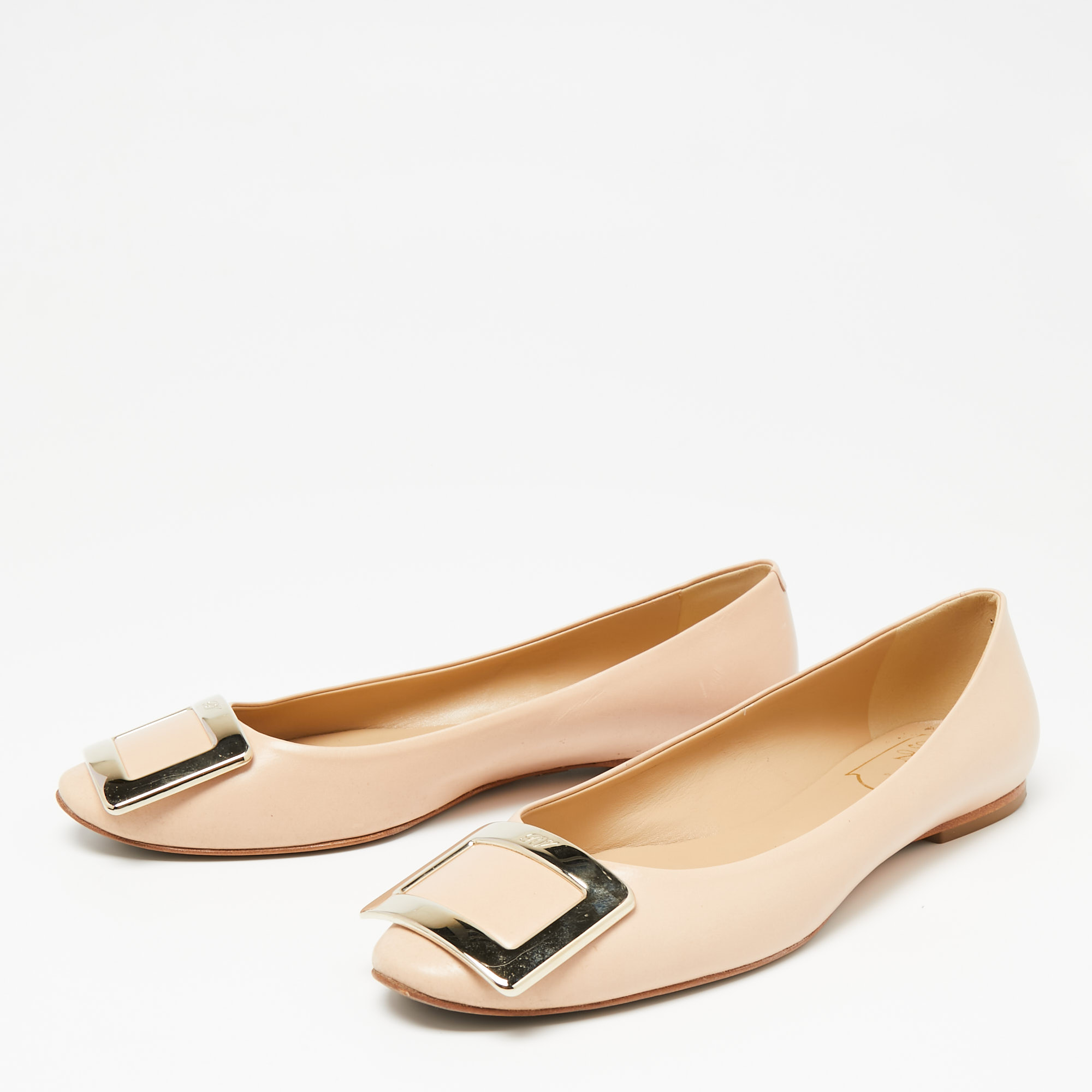 

Roger Vivier Beige Leather Trompette Ballet Flats Size