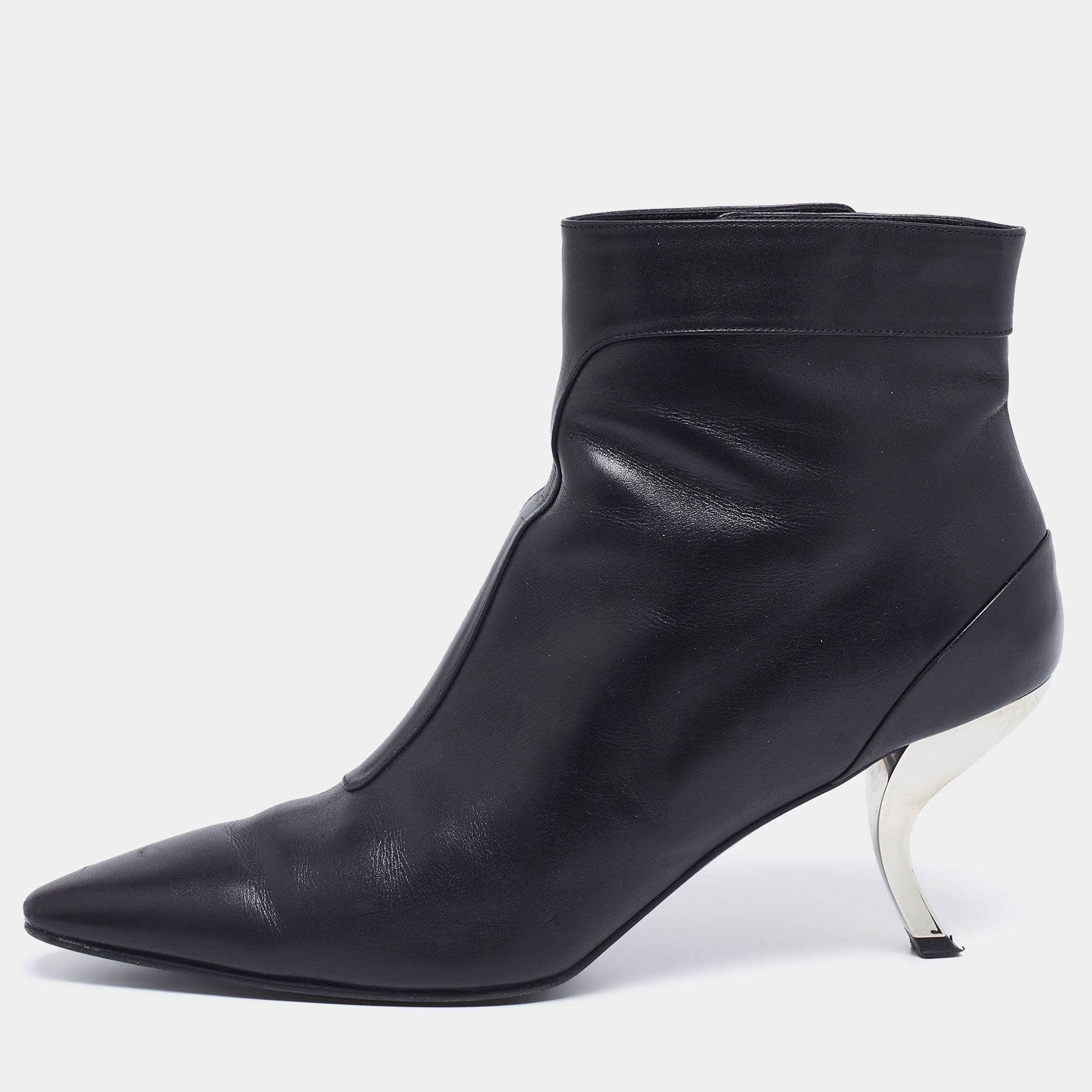 

Roger Vivier Black Leather Ankle Booties Size