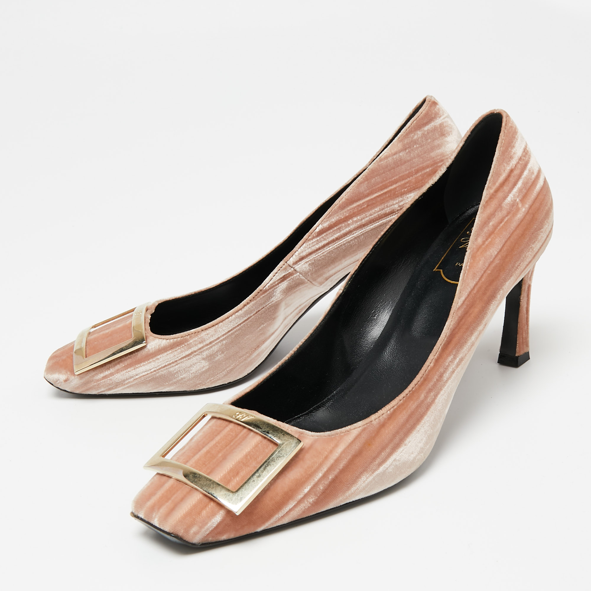 

Roger Vivier Light Pink Textured Velvet Buckle Pumps Size