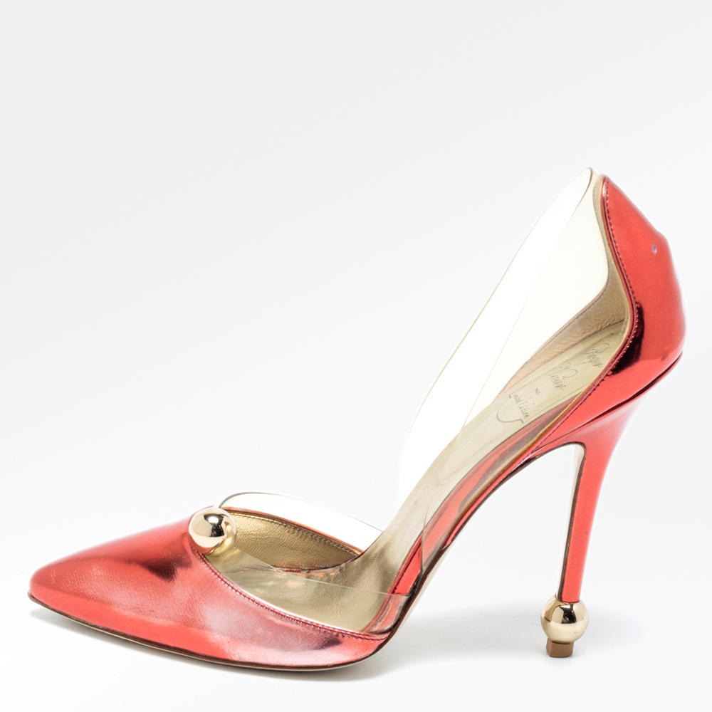 Roger Vivier delivers an element of glamor to your closet with these stunning pumps. Created using metallic red leather and PVC these pumps are augmented with pointed toes gold tone hardware and 12 cm heels. They have a slip on style. Make a fashion statement by wearing these gorgeous pumps.
