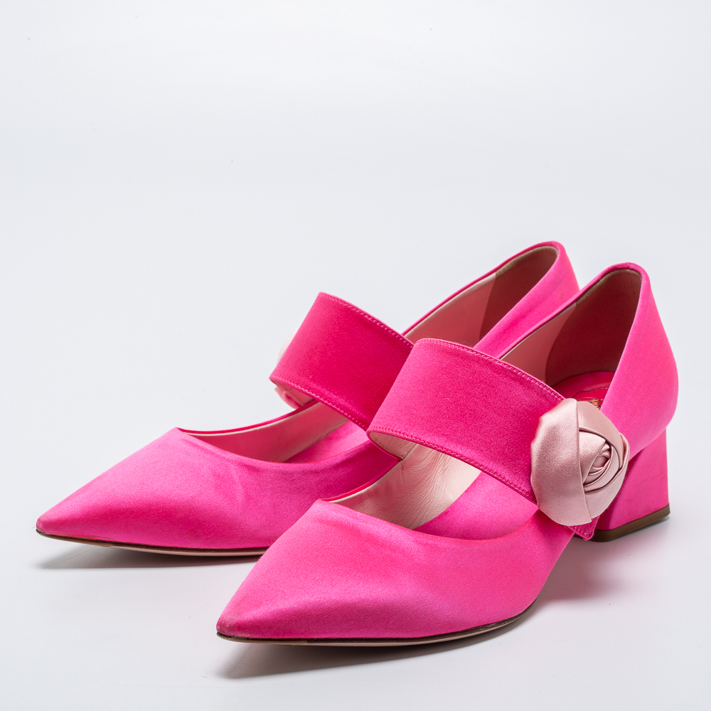 

Roger Vivier Pink Satin Rose Applique Block Heel Mary Jane Pumps Size