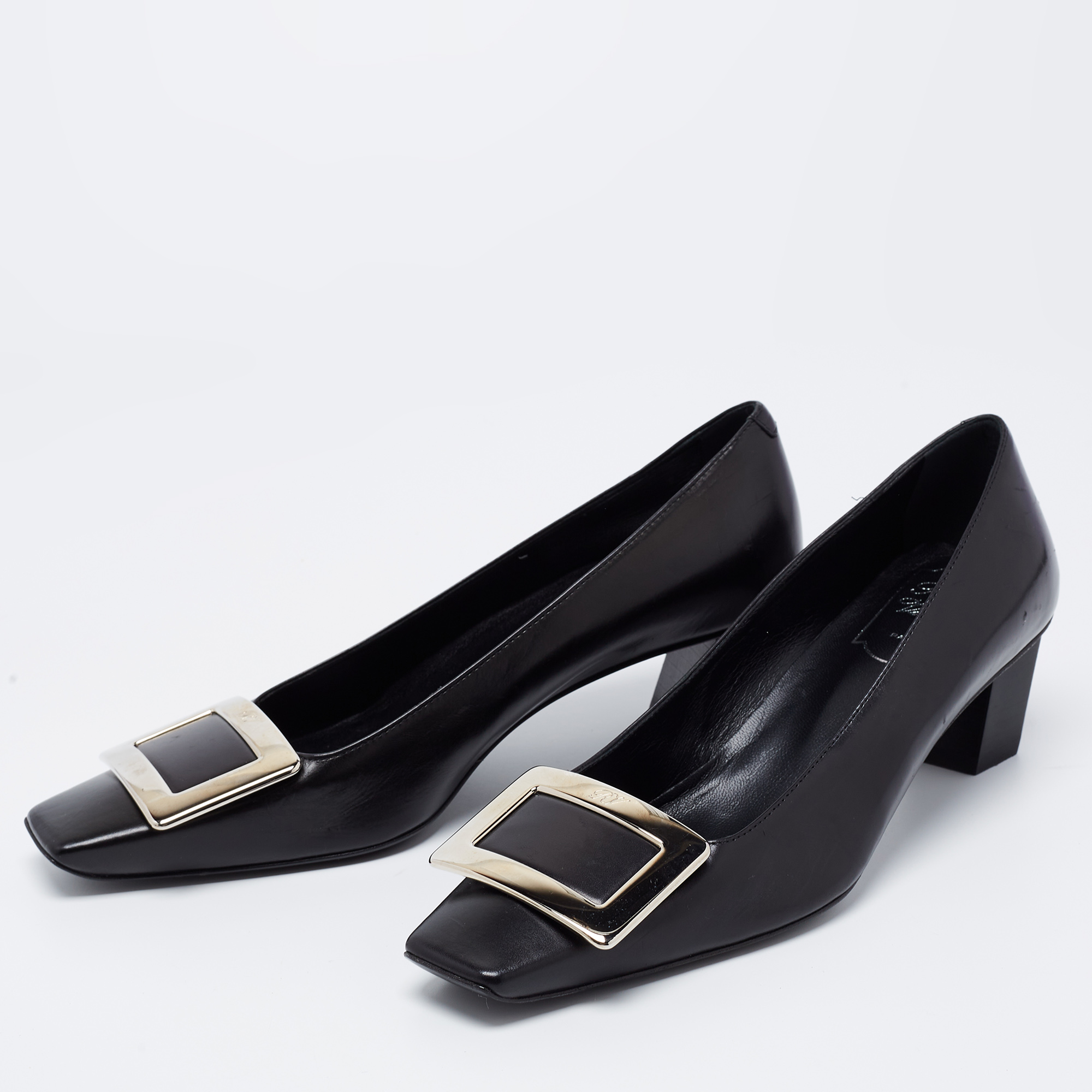 

Roger Vivier Black Leather Trompette Pumps Size