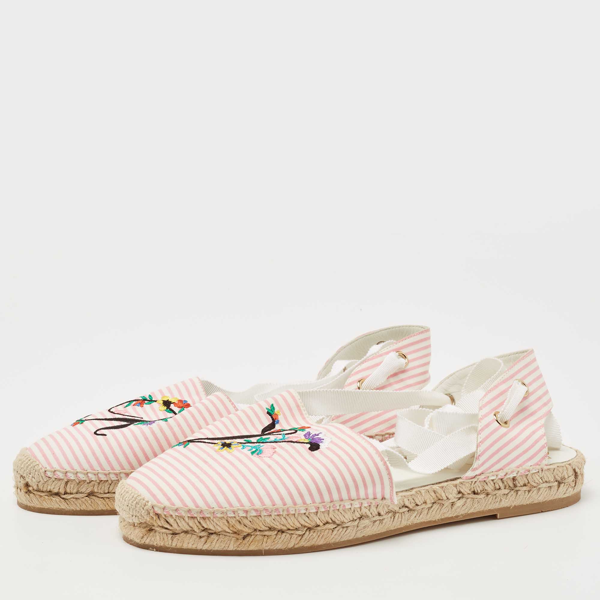 

Roger Vivier Pink/White Fabric Flower Embroidered Lace Up Espadrille Flats Size