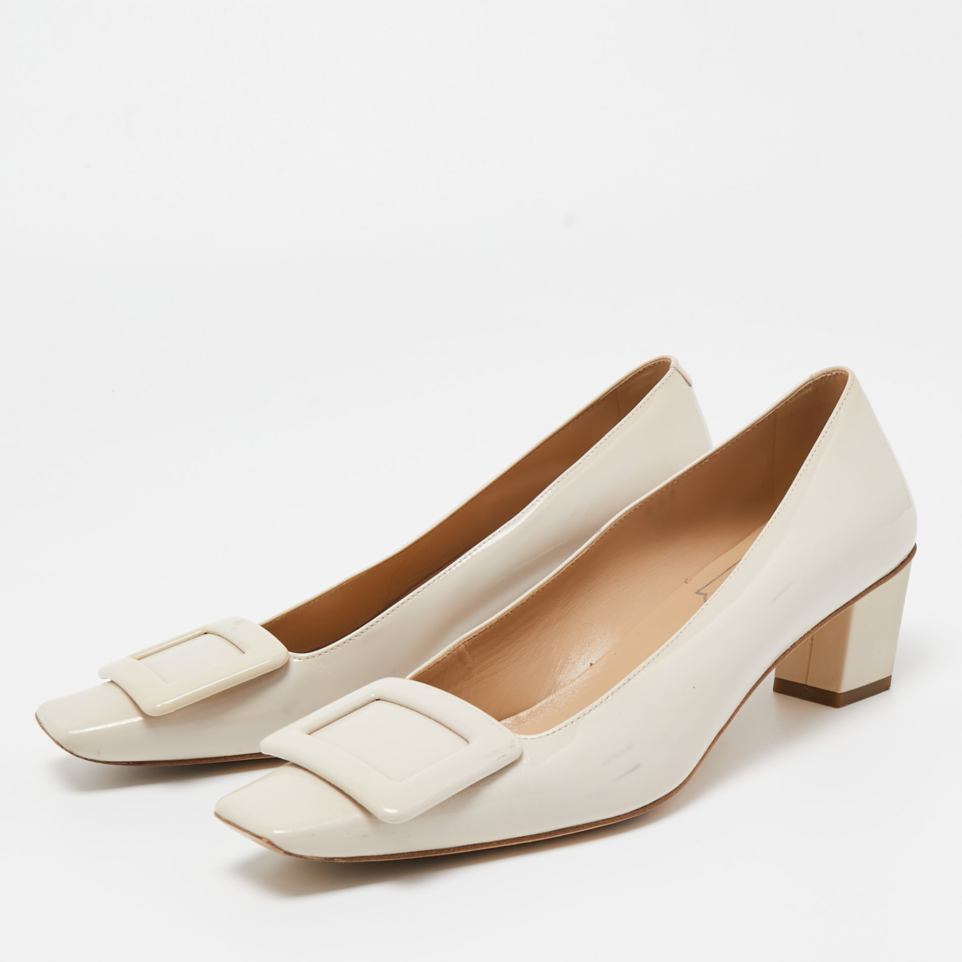 

Roger Vivier Cream Patent Trompette Pumps Size