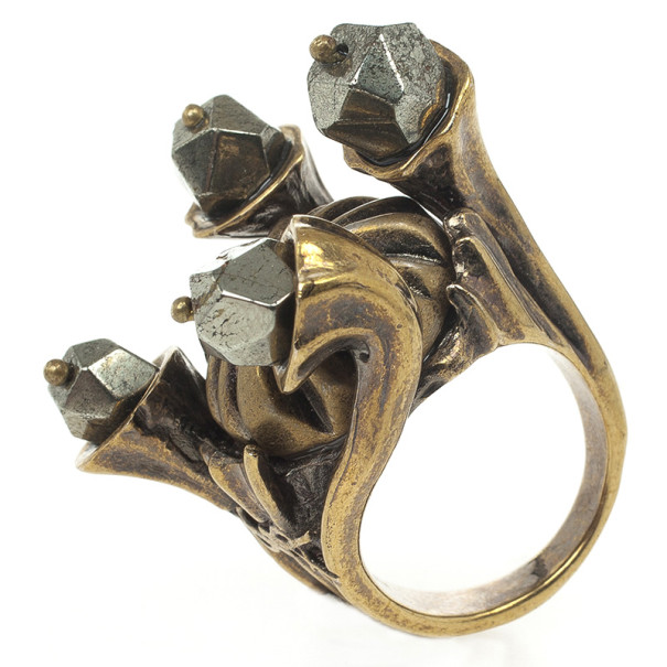 مملوكة مسبقًا Yves Saint Laurent Shadow Crown Ring Gold Metal Size 52