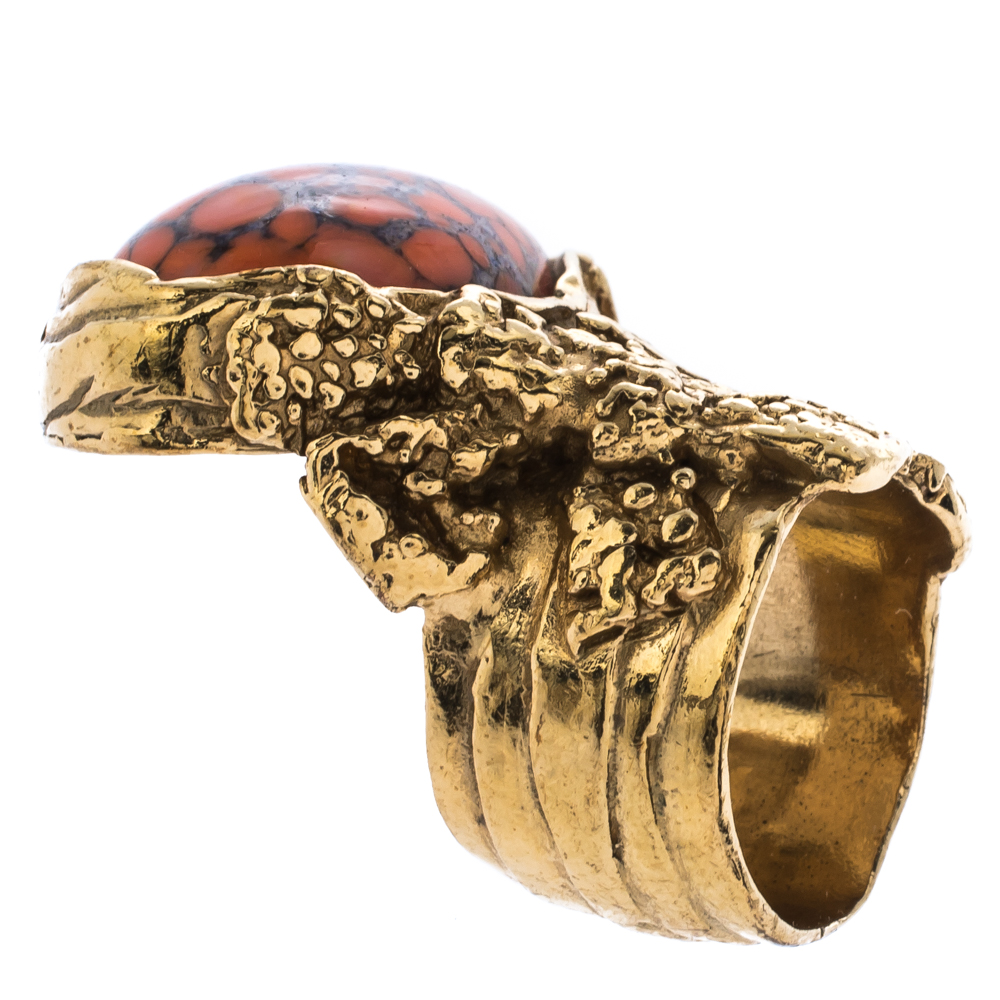 Pre Owned خاتم سان لوران باريس آرتي كابوشون زجاج مرجاني ذهبي اللون مقاس 57