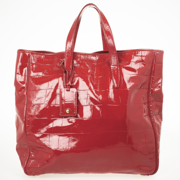 مملوكة مسبقًا Saint Laurent Paris Red Large Patent Crocodile Print Tote