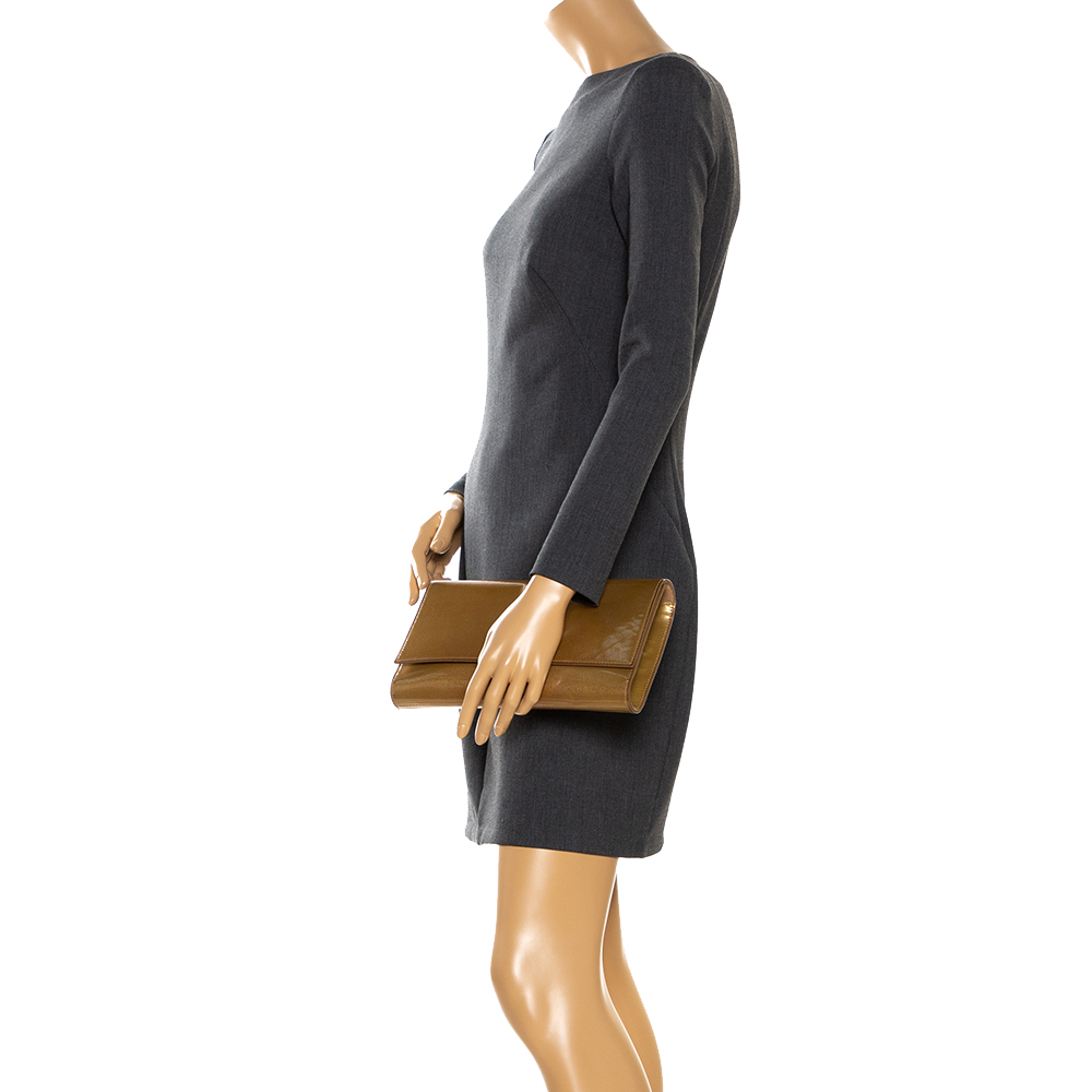 

Saint Laurent Gold Patent Leather Belle De Jour Flap Clutch