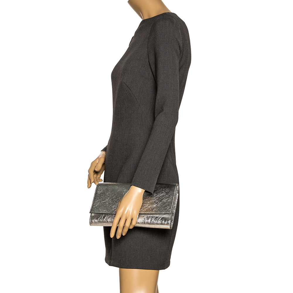 

Saint Laurent Metallic Silver Leather Belle De Jour Flap Clutch