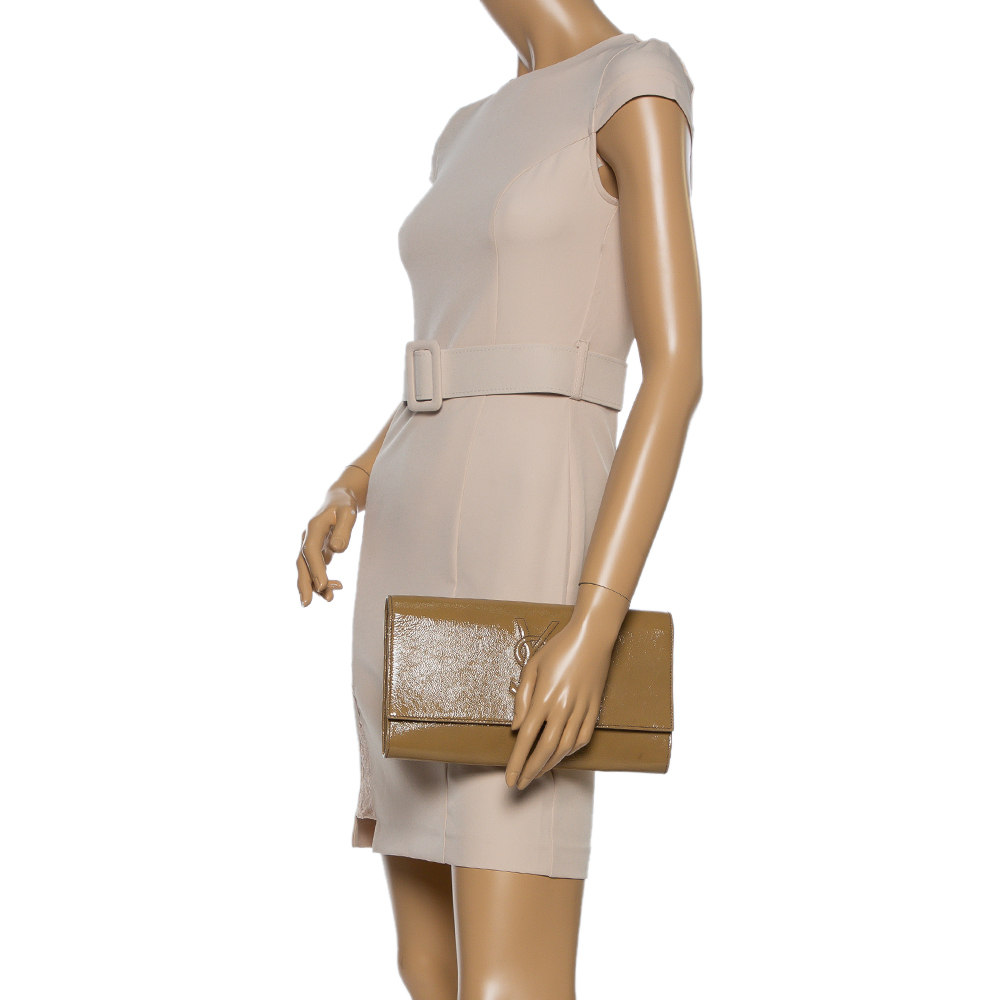 

Saint Laurent Beige Patent Leather Belle De Jour Flap Clutch