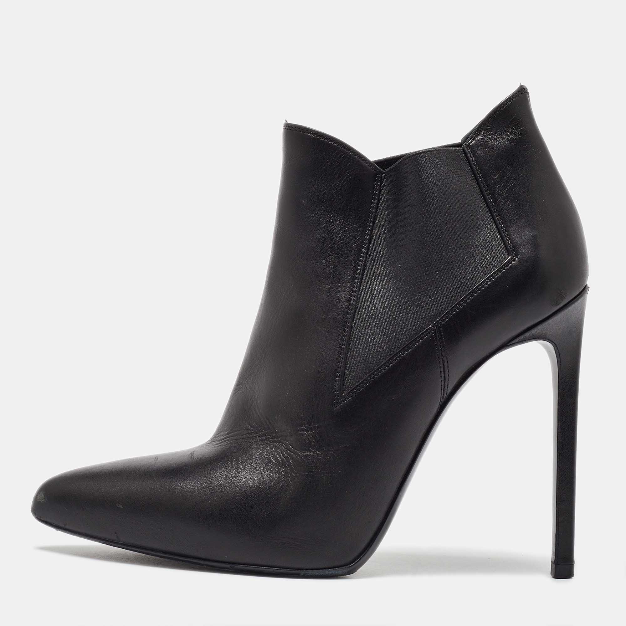 

Saint Laurent Black Leather Pointed Toe Ankle Boots Size